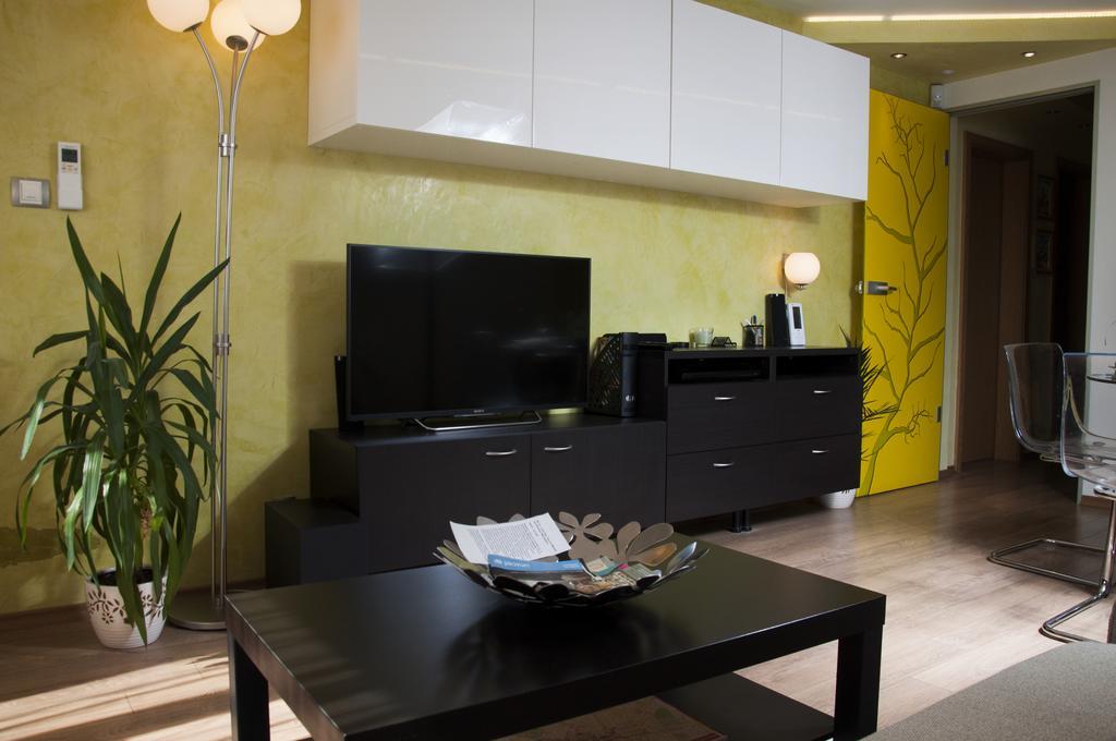 Derelli Deluxe And Derelli Adorable Apartments 索菲亞 客房 照片